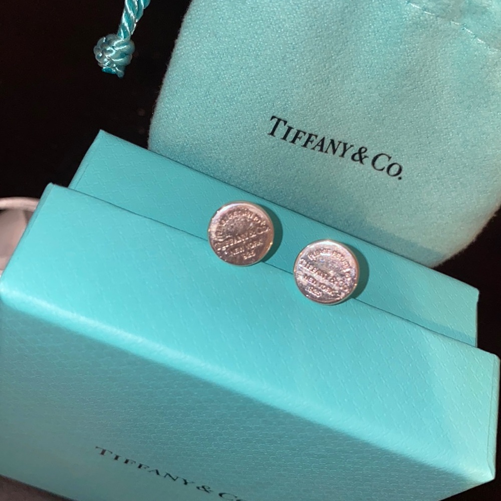 Tiffany & Co. circle stud earrings; with pouch, box & white ribbon